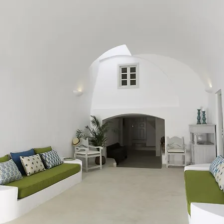 Ananda Apartment *